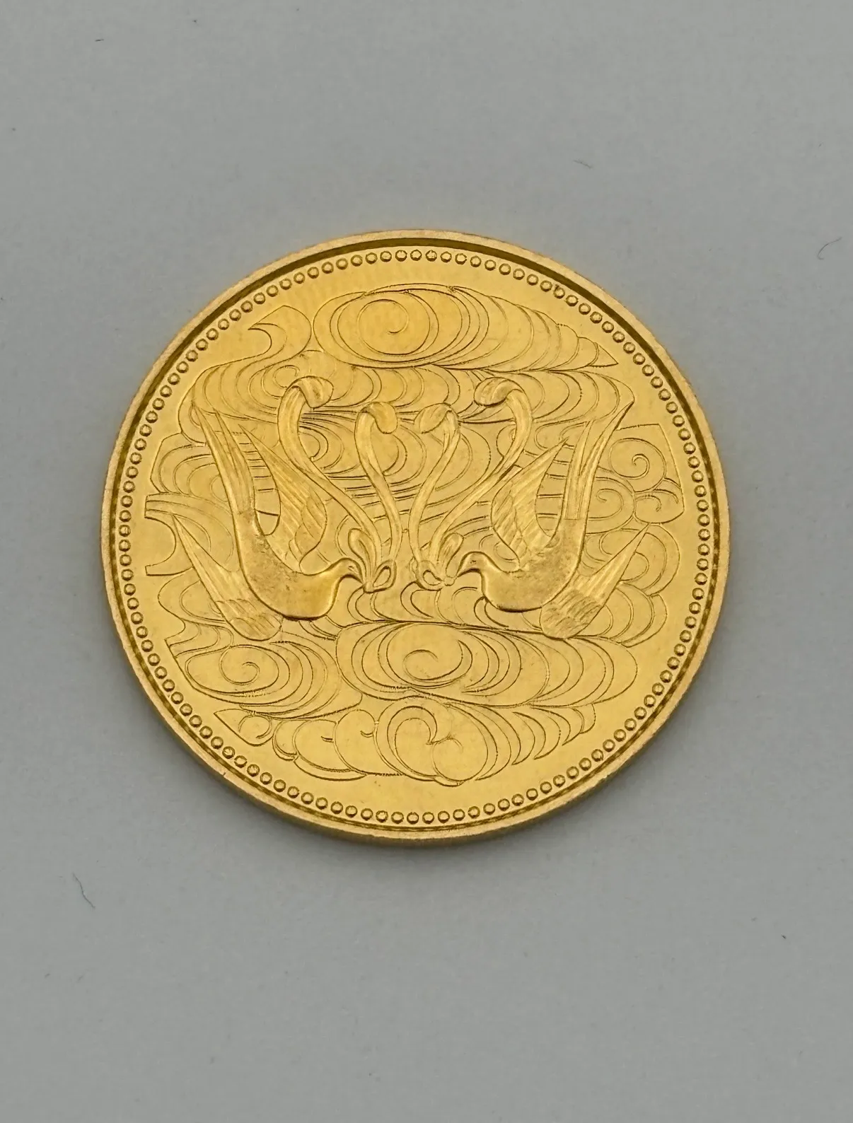 天皇陛下御在位
六十年記念十万円金貨