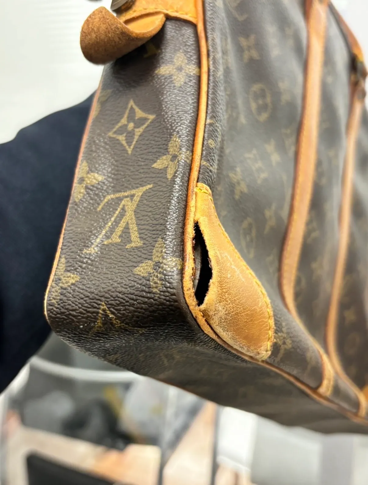 ルイヴィトン
破損バッグ